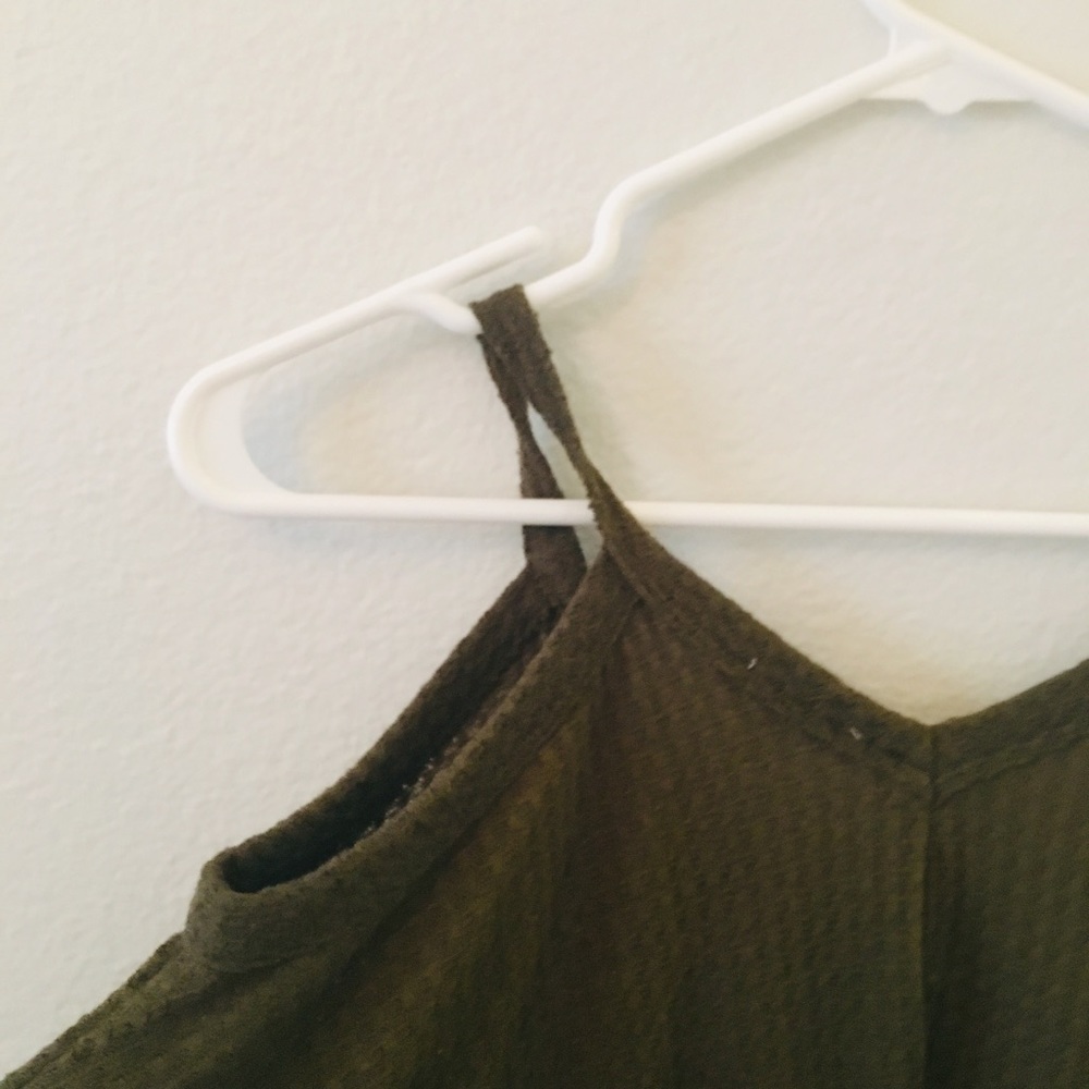 Green long sleeved tee with shoulder cuts